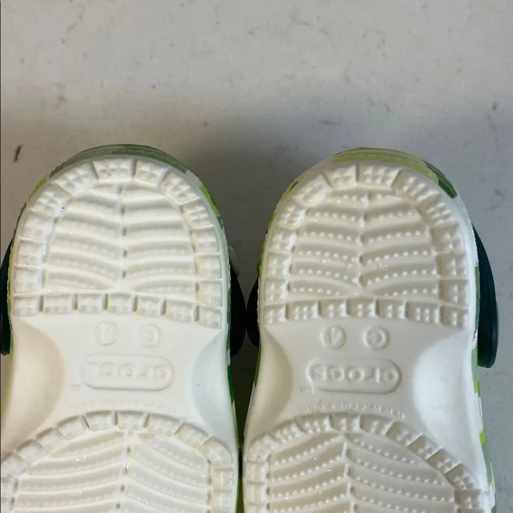 KIDS' CROCS TODDLER CLASSIC GLOW SLIME MONSTER CLOG Size 4 C